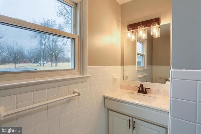 Building Photo - 685 Knight Rd