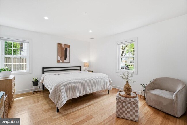 Building Photo - 510 Moat Way