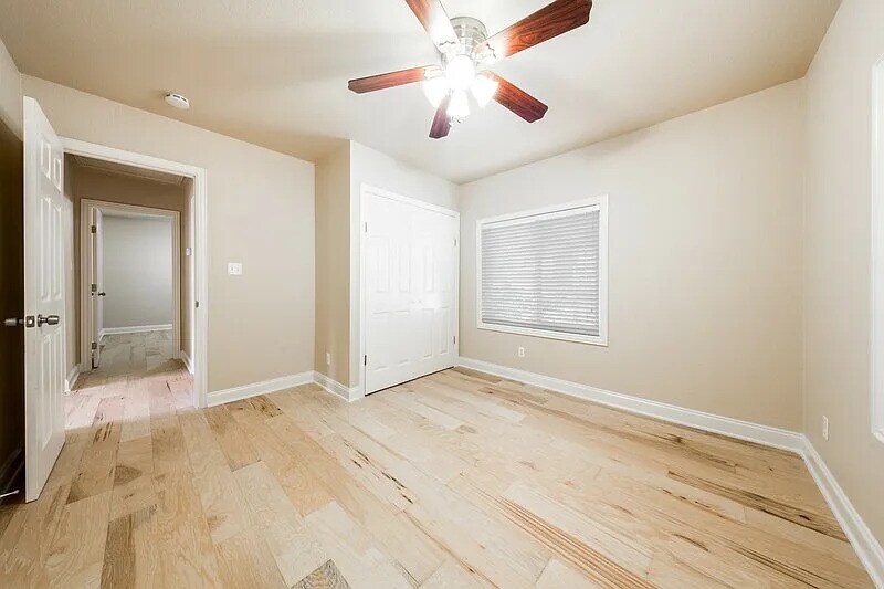 FRONT HOUSE Second bedroom - 4521 Merle Dr