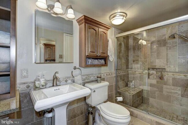 Building Photo - 7401 Westlake Terrace