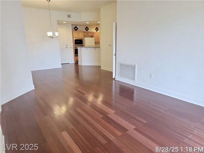 Building Photo - FABULOUS PARK AVENUE--MIDRISE LIVING!!