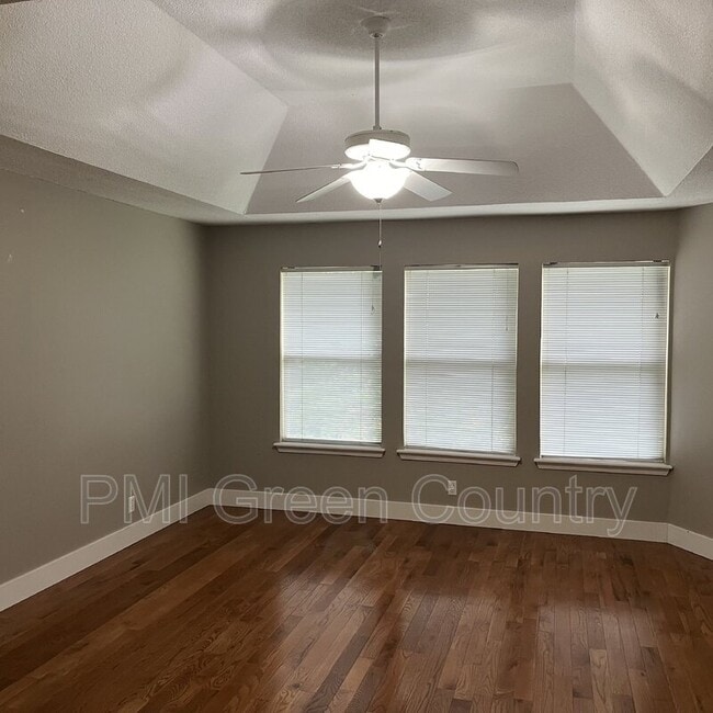 Building Photo - 1608 S Kalanchoe Ave W
