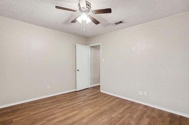 Building Photo - 3301 Aurora St