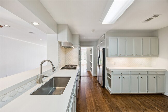 Building Photo - 6417 Westchester St