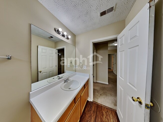 Building Photo - 1626 Sparrow Wood Ln SW