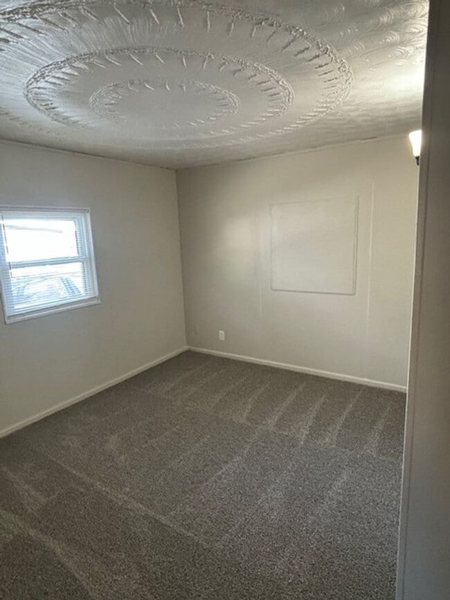 Building Photo - Check out this 3 Bedroom Ranch in Homewood...