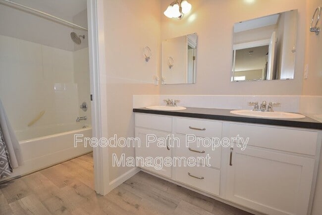 Building Photo - 2575 W Palais Dr