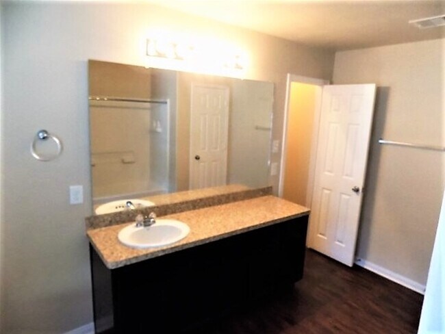 Building Photo - 911 Redcrest Springs Ct