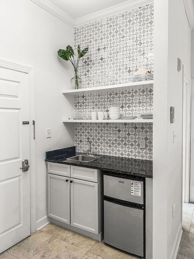 Building Photo - 50% off first months rent.  Fully furnishe...