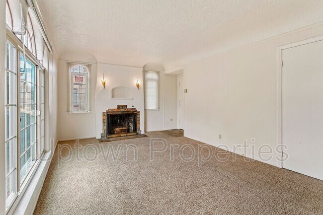 Building Photo - 1322 NE 68th Ave