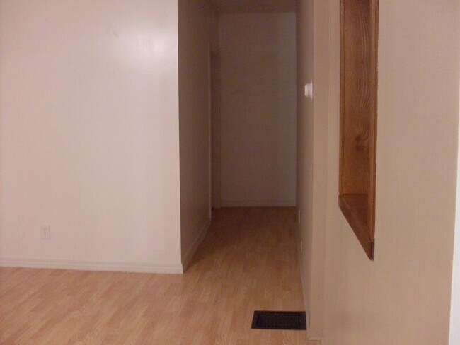 Building Photo - 319 S Main St