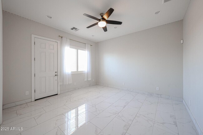 Building Photo - 6327 E Dixileta Dr