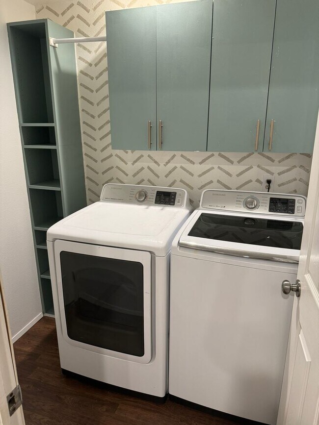 Building Photo - 4Bd/2.5Ba Maple Valley House