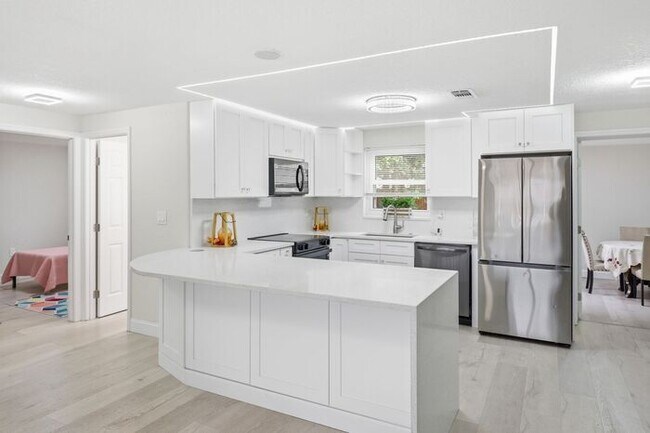 Building Photo - Renovated Home near downtown New Port Richey