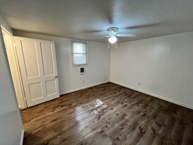 Building Photo - 167 E 400 N