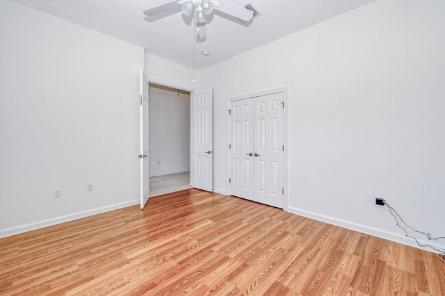 Building Photo - Emerson Square 4 Bedroom Home