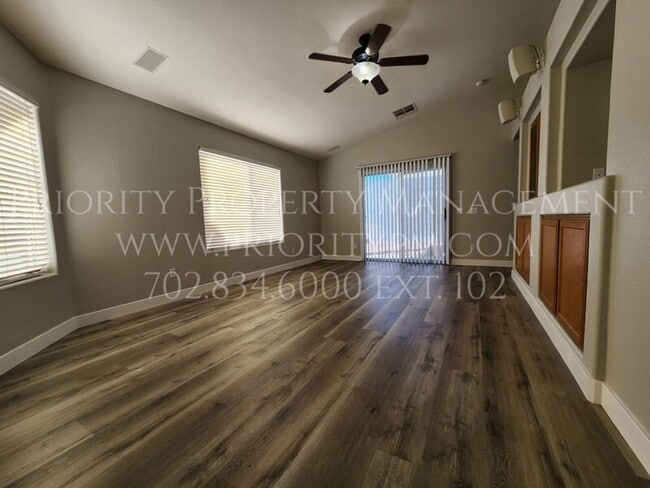 Building Photo - Northwest SINGLE STORY !   3 Bed/2 Bath