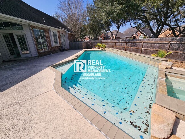 Building Photo - New Territory Oasis: Private Pool & Great Location