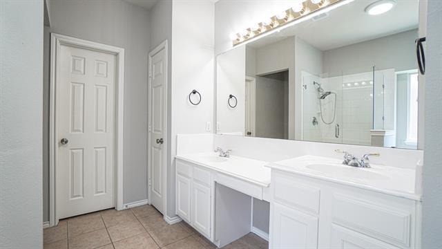 Building Photo - 2210 Garden Crest Dr