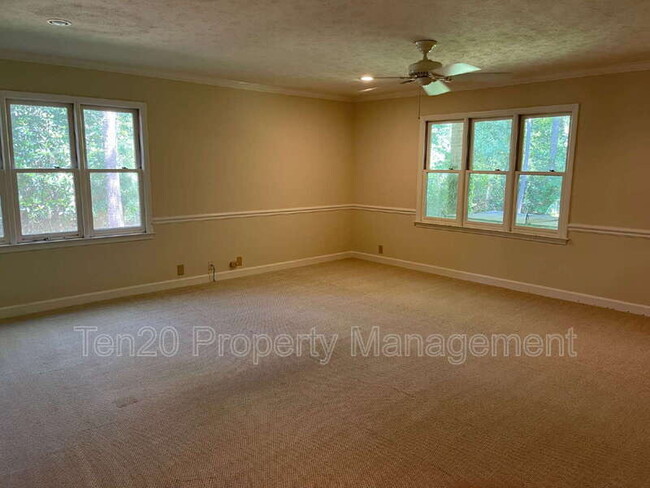 Building Photo - 1544 Glencoe Dr