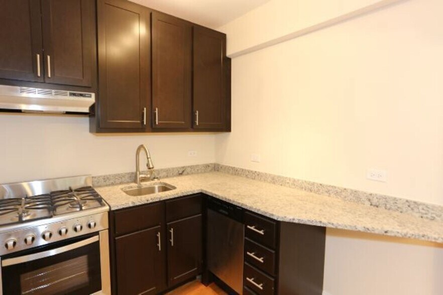 Building Photo - 626 W Patterson Ave