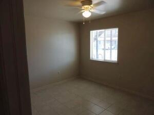 Building Photo - 594 Lomaland Dr