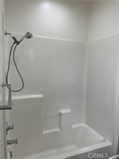 Building Photo - 810 The Promenade