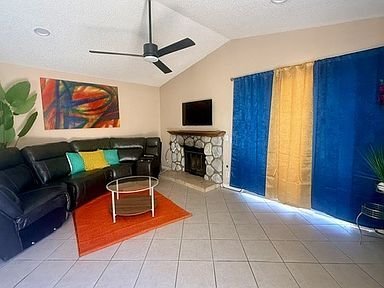 Building Photo - 2860 Juniper Dr