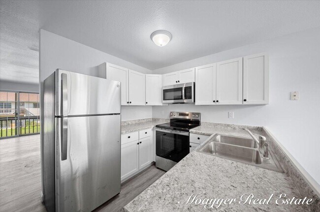 Building Photo - 1041 Abbey Ct