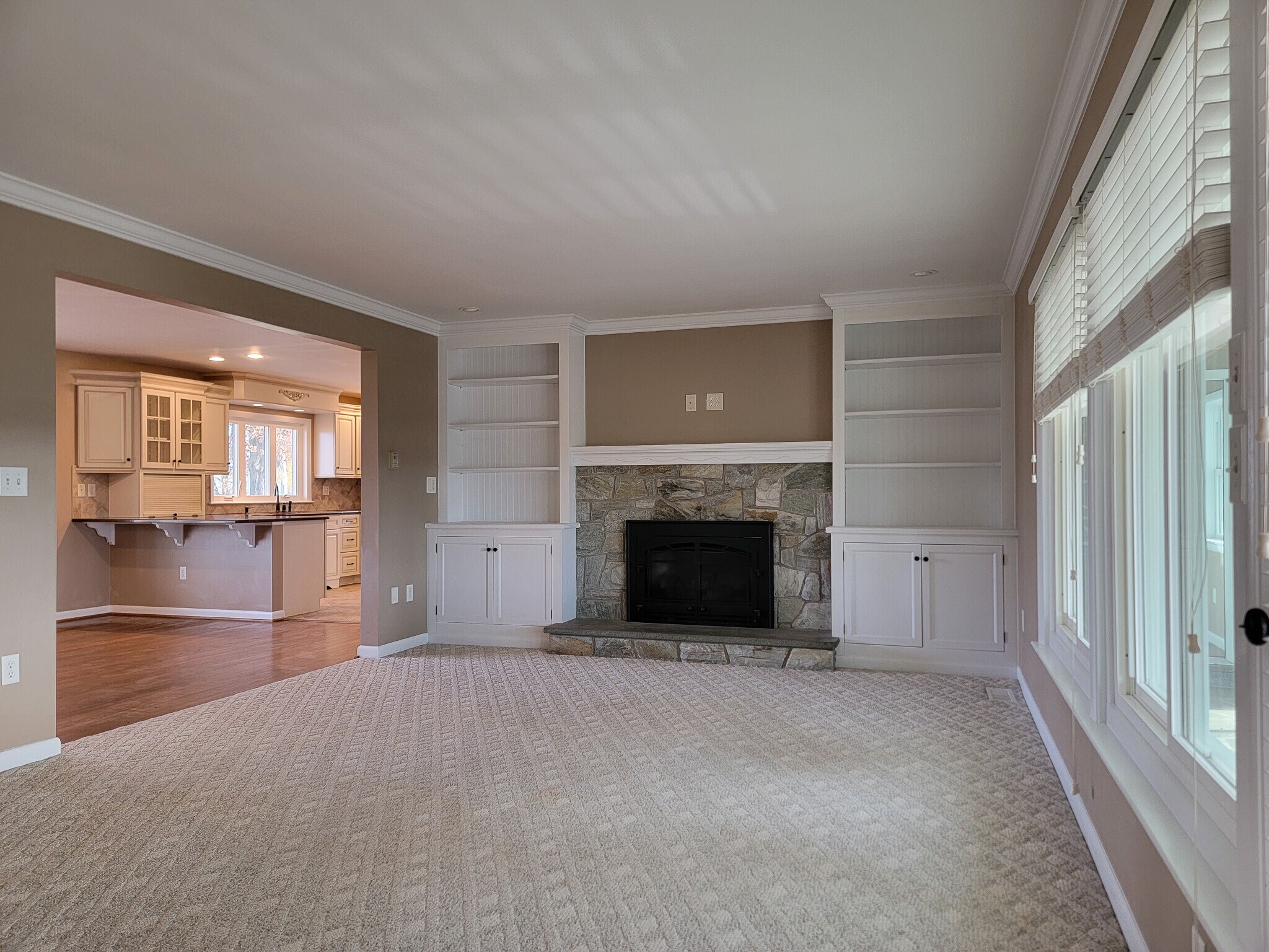 Building Photo - 502 W Newport Rd