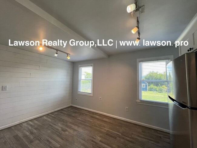 Building Photo - Updated, Cozy, and Clean- One Level Living...
