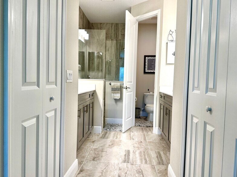 Suite Bathroom - 4737 Deep Creek Ter