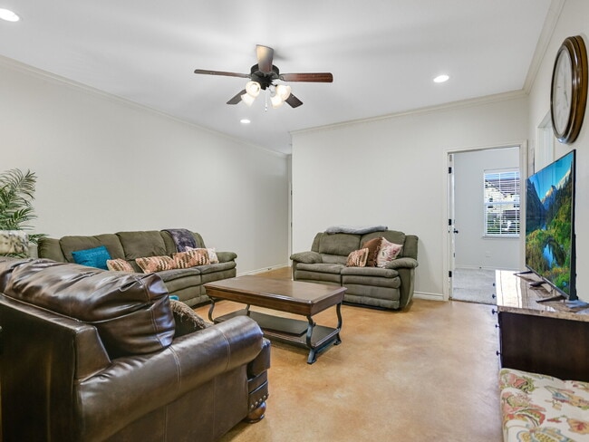 Building Photo - 3312 Airborne Ave