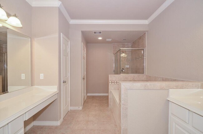 Building Photo - 3042 Royal Oaks Crest