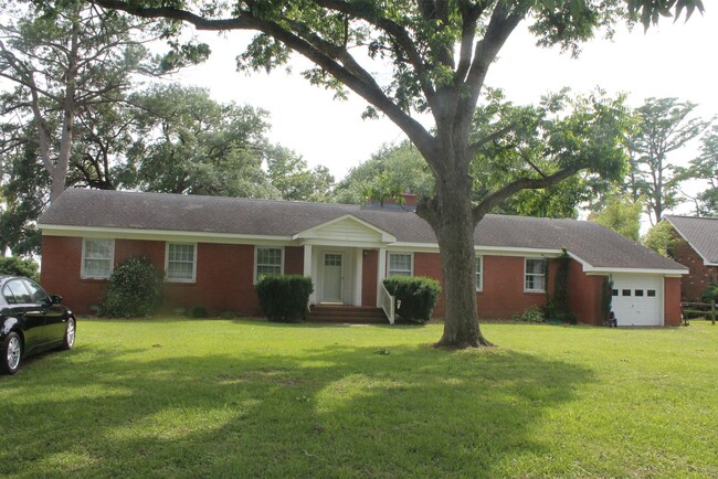 Primary Photo - Great Waterfront Retreat