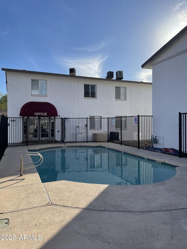 Building Photo - 1222 E Mountain View Rd