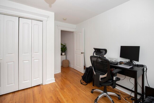 Building Photo - 345 7th St