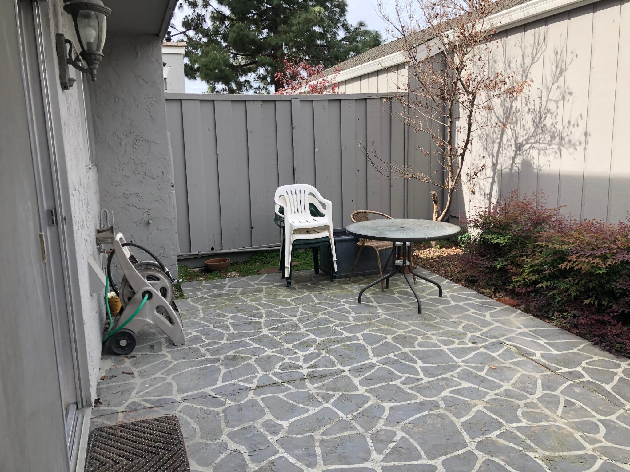 Building Photo - 2400 Lincoln Village Dr