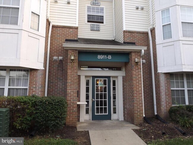 Primary Photo - 8911 Town Center Cir