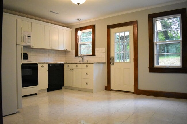 Building Photo - 3915 Holston Hills Rd