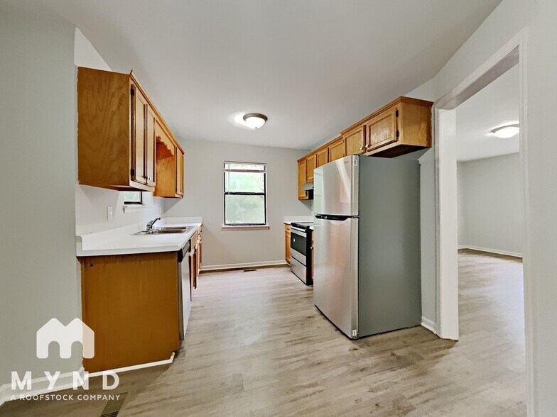 Building Photo - 377 St John Rd NW