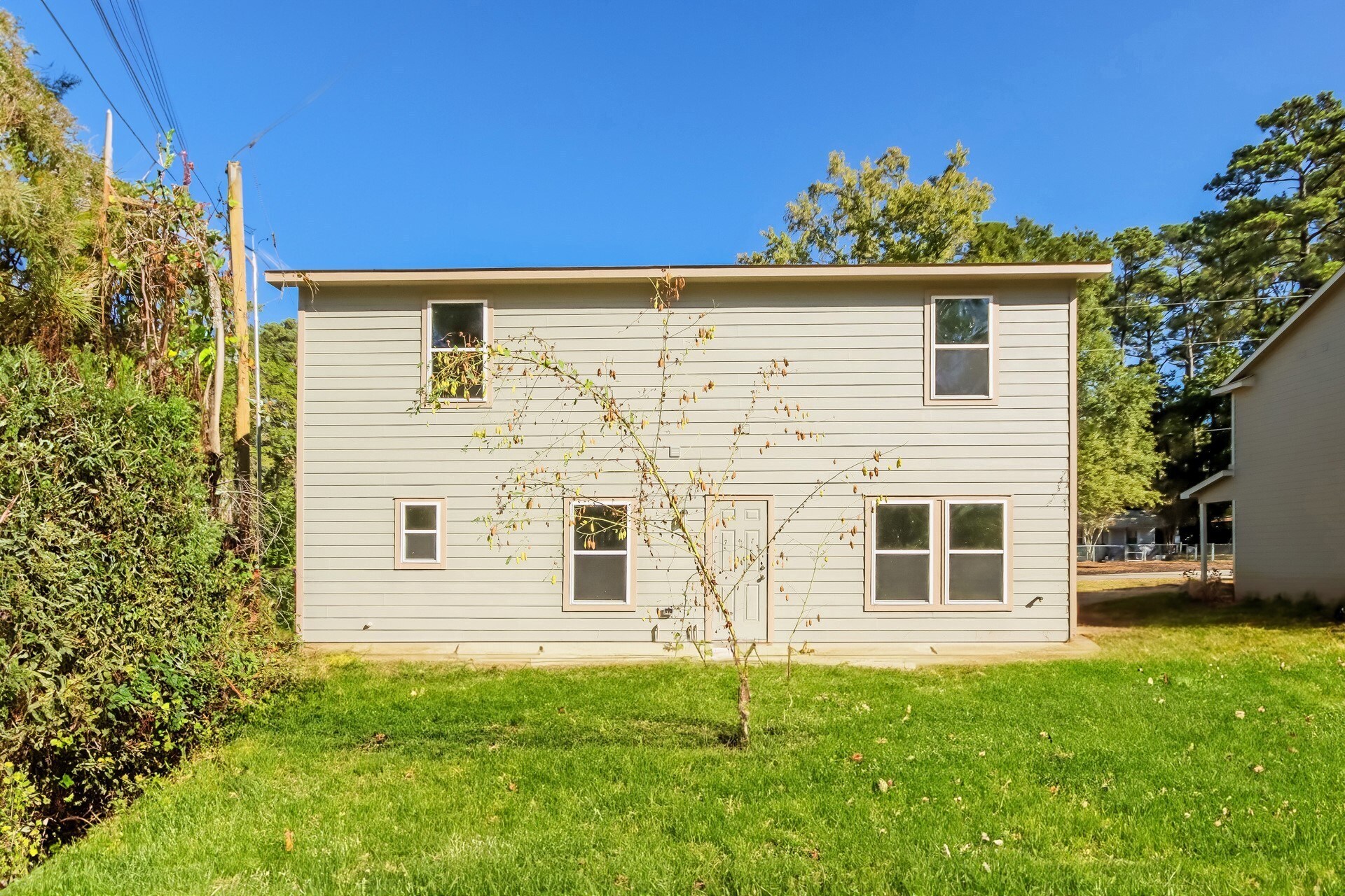 Building Photo - 303 Big Oak