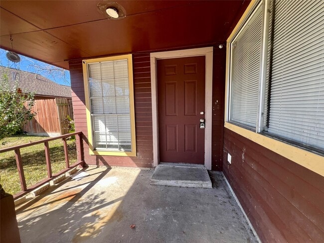 Building Photo - 10610 Sandy River Dr