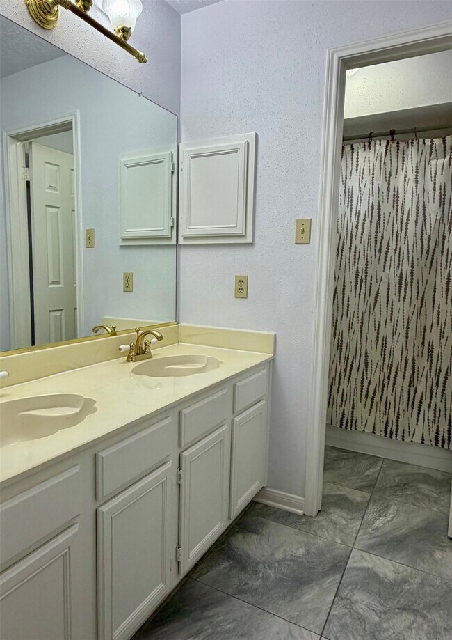 Building Photo - 2226 Mill Creek Dr