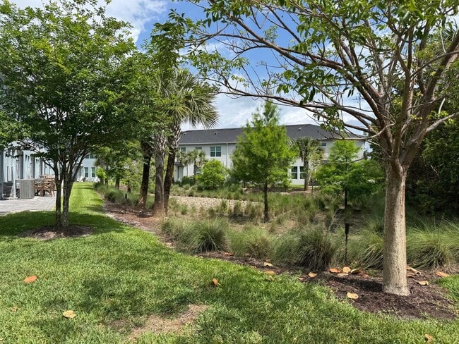 Building Photo - 1887 SE Ocean Cove Way