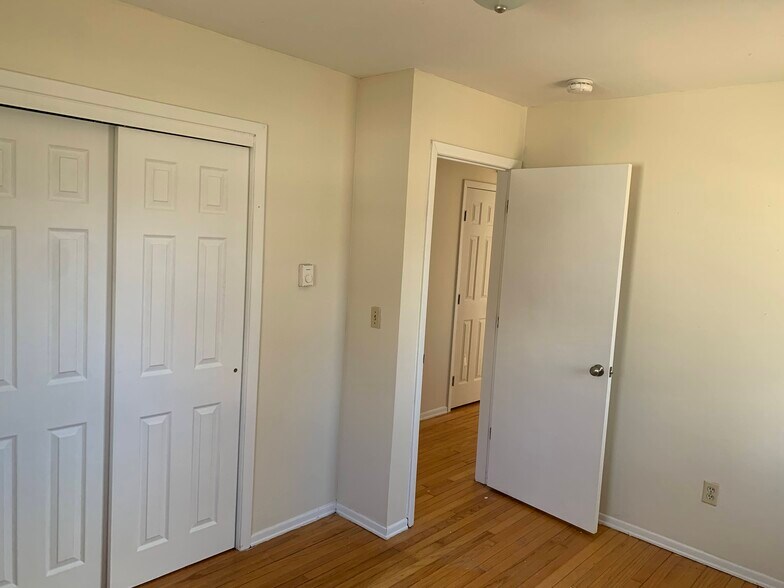 Building Photo - 12 Pine St