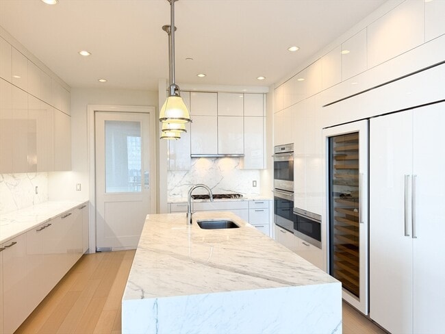 Building Photo - 1 Franklin St