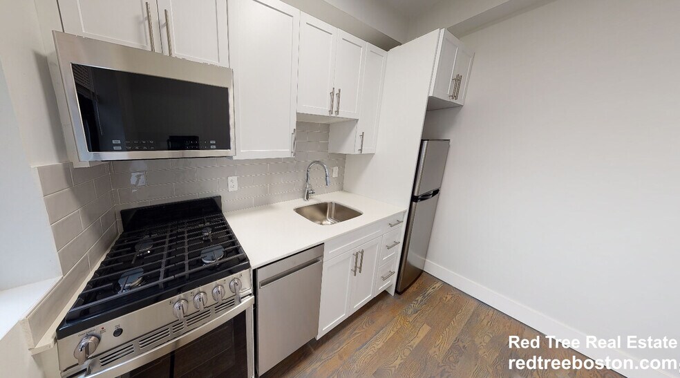 Building Photo - 81 Park Dr