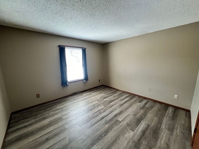 Building Photo - Spacious 3BR Home with 3-Car Garage & Big Backyard