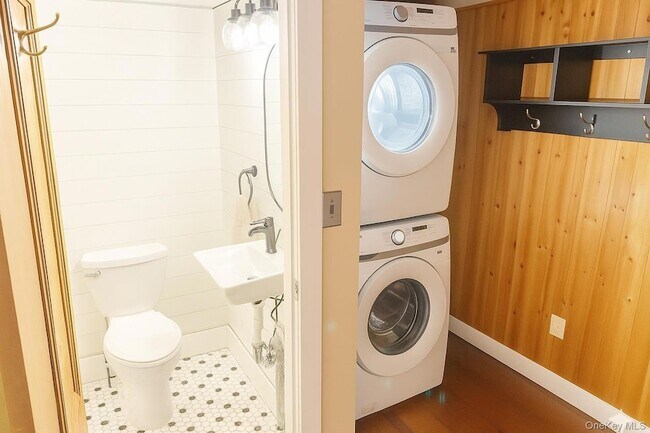 Building Photo - 269 Old Rte 304